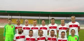 Milletvekili Cora, TBMM Parlamenterler Futbol Takımı'nın kalesini koruyor