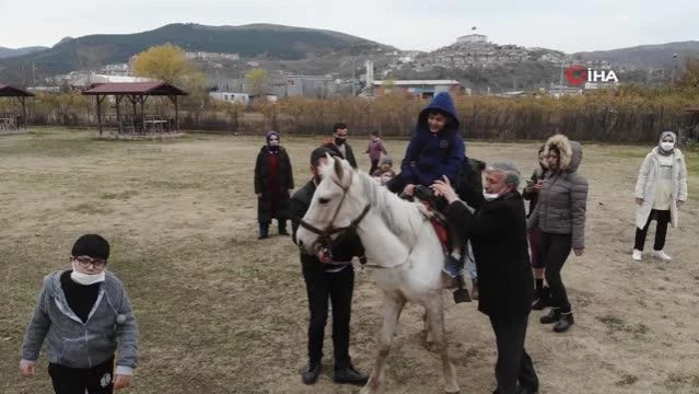 Özel öğrenciler Atlı terapi ile engelleri aşıyor