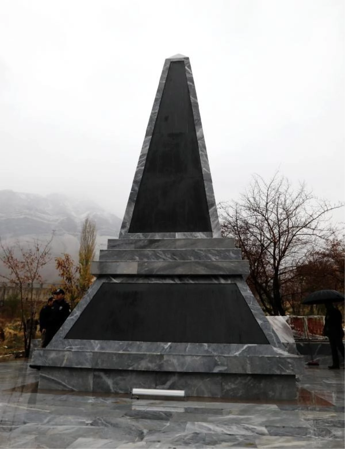 Son dakika gündem: PKK\'lı teröristlerin Sündüz Yaylası\'nda katlettiği 24 kişi için anıt