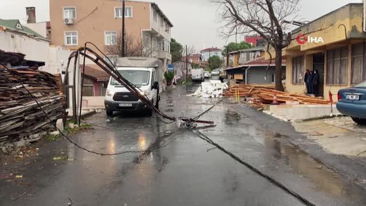 Sarıyer'de uçan çatının verdiği hasar gün ağarınca ortaya çıktı