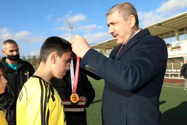Sivas'ta düzenlenen Okullar Arası Futbol turnuvası sona erdi
