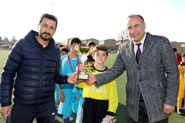 Sivas'ta düzenlenen Okullar Arası Futbol turnuvası sona erdi