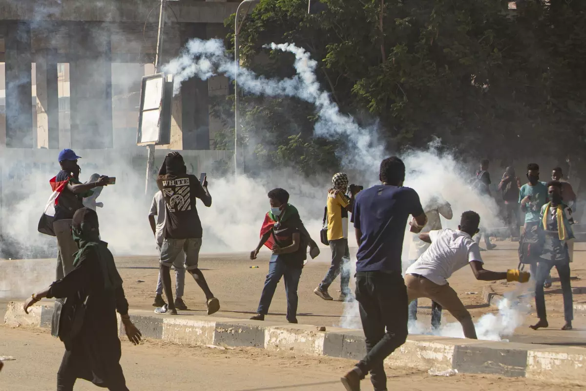 Sudan\'da protestoculara göz yaşartıcı gazla müdahale edildi