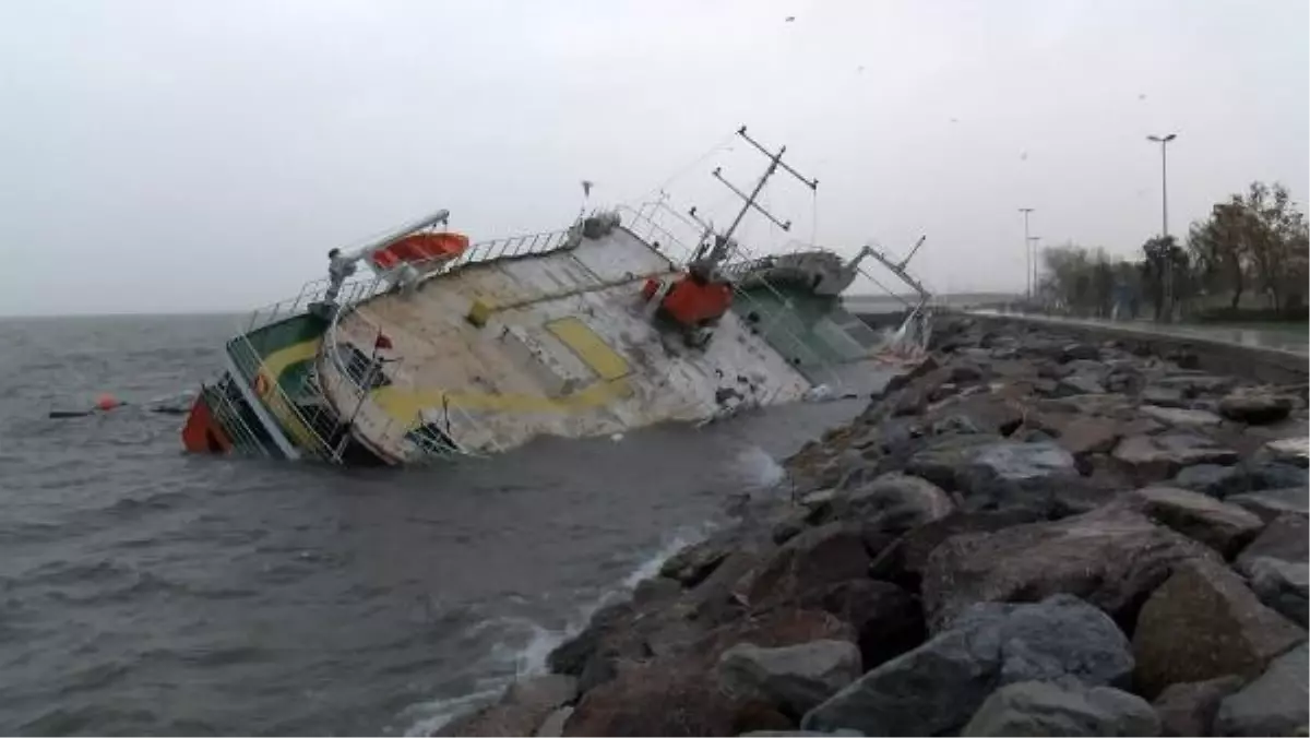 The ship that washed ashore due to the storm sank on the Maltepe coast