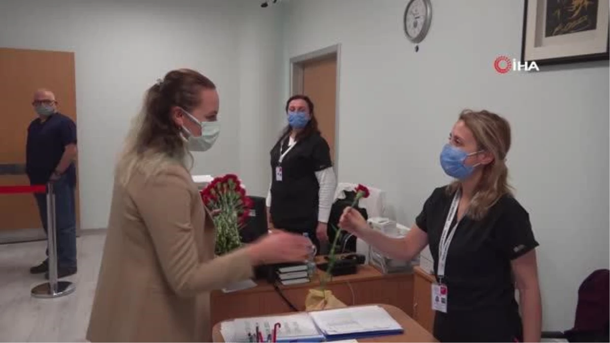 Tuzla Belediyesi\'nden tıbbi sekreterlere çiçek sürprizi