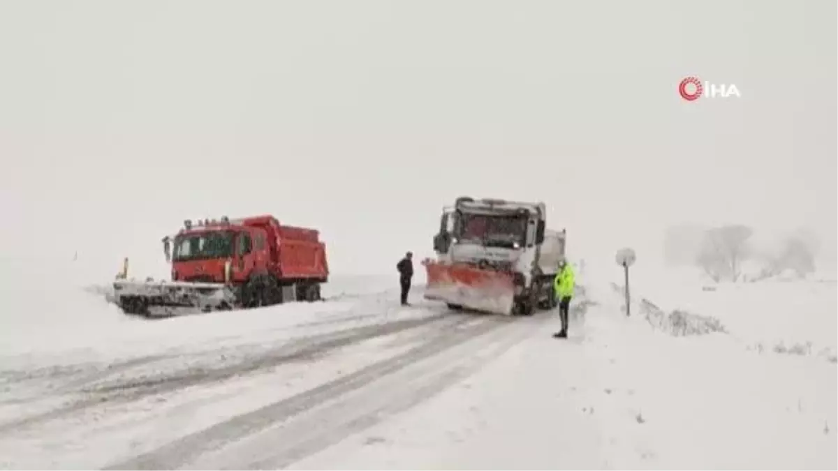 Ardahan\'da kar yağışı hayatı durma noktasına getirdi