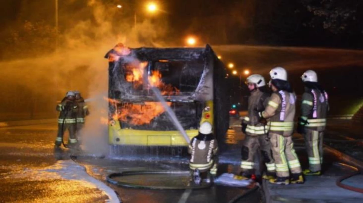 Başakşehir\'de korkutan görüntü! Özel halk otobüsü alev alev yandı