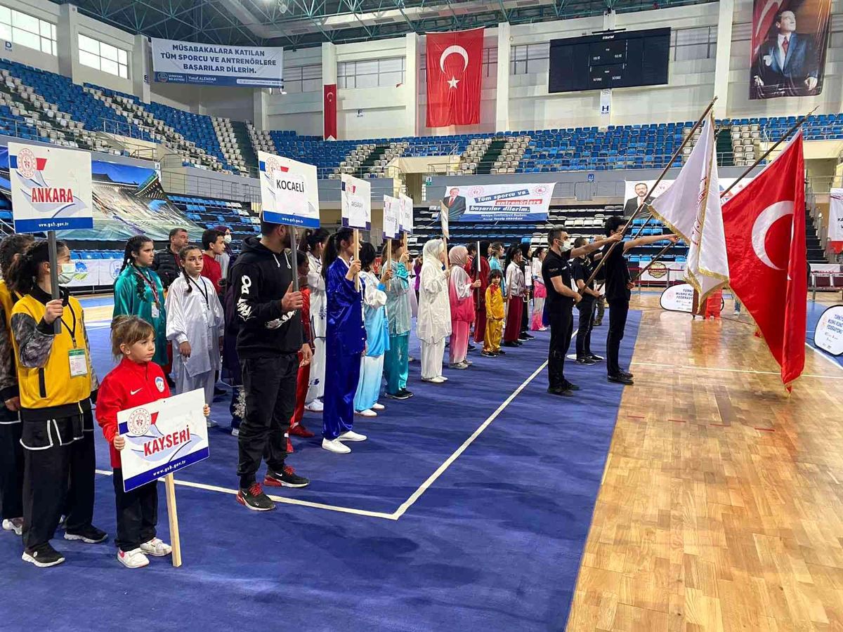 Başkan Büyükkılıç minik şampiyonu tebrik etti