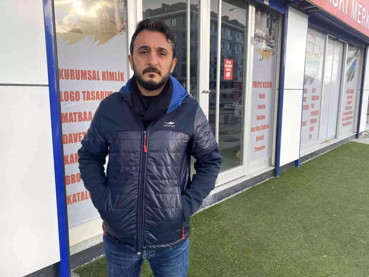 Son dakika haberi | Beylikdüzü\'nde fırtınada uçan sac levhadan kıl payı kurtuluş kamerada