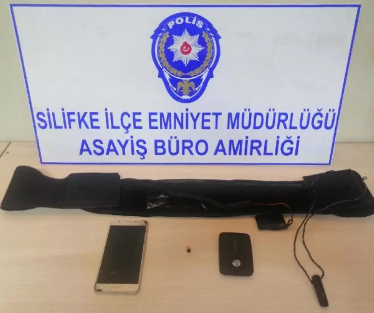 EHLİYET SINAVINDA KOPYA DÜZENEĞİYLE YAKALANDI