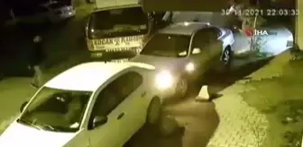 Freni boşalan vinç, park halindeki araçlara çarptı...Kaza anı kamerada