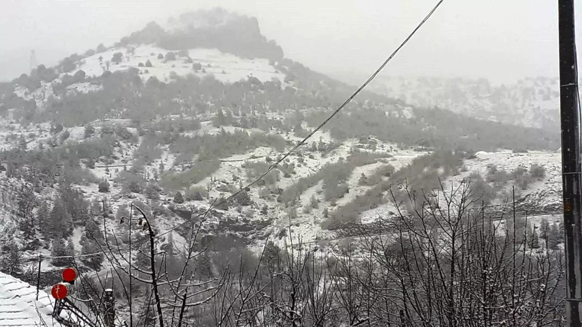 Halkapınar\'a mevsimin ilk karı yağdı