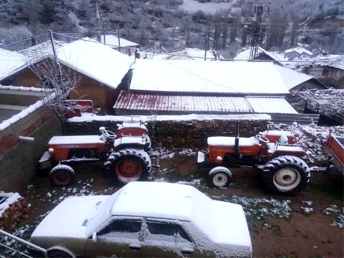 Hisarcık\'ın iki köyüne mevsimin ilk karı yağdı