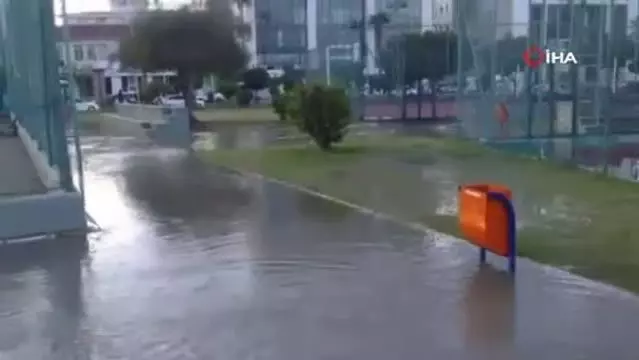 İskenderun'da deniz taştı