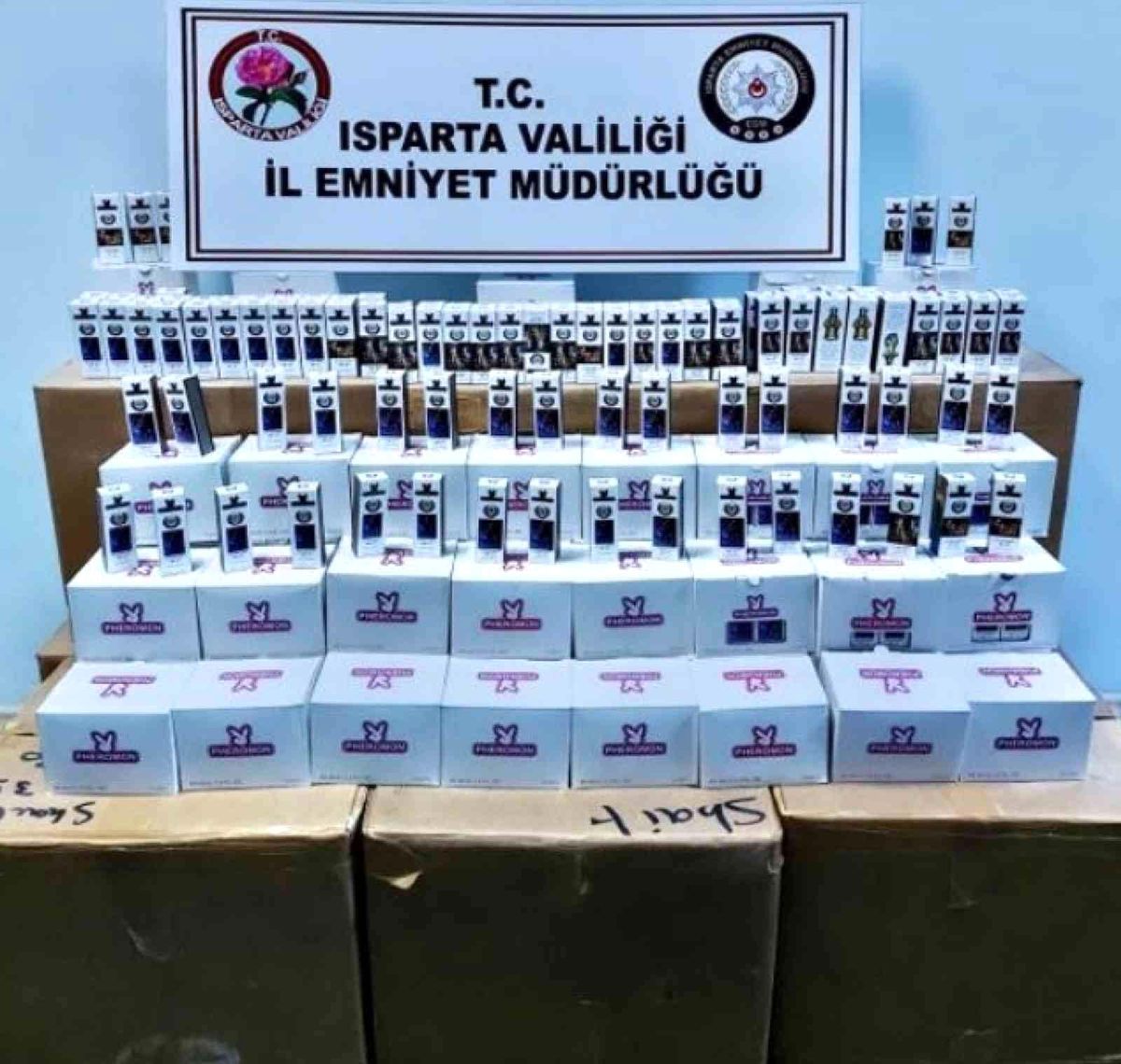 Isparta\'da 500 bin TL değerinde cinsel içerikli kaçak parfüm ele geçirildi