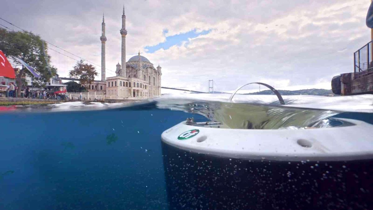 İstanbul Boğazı'ndan toplanan plastik atıklar cif krem şişelerinde kullanılıyor