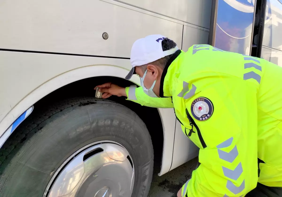 İstanbul\'da "kış lastiği" denetimleri yapıldı (2)