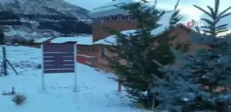 İzmir'e mevsimin ilk karı düştü