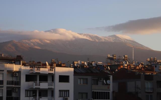 İzmir'e mevsimin ilk karı düştü