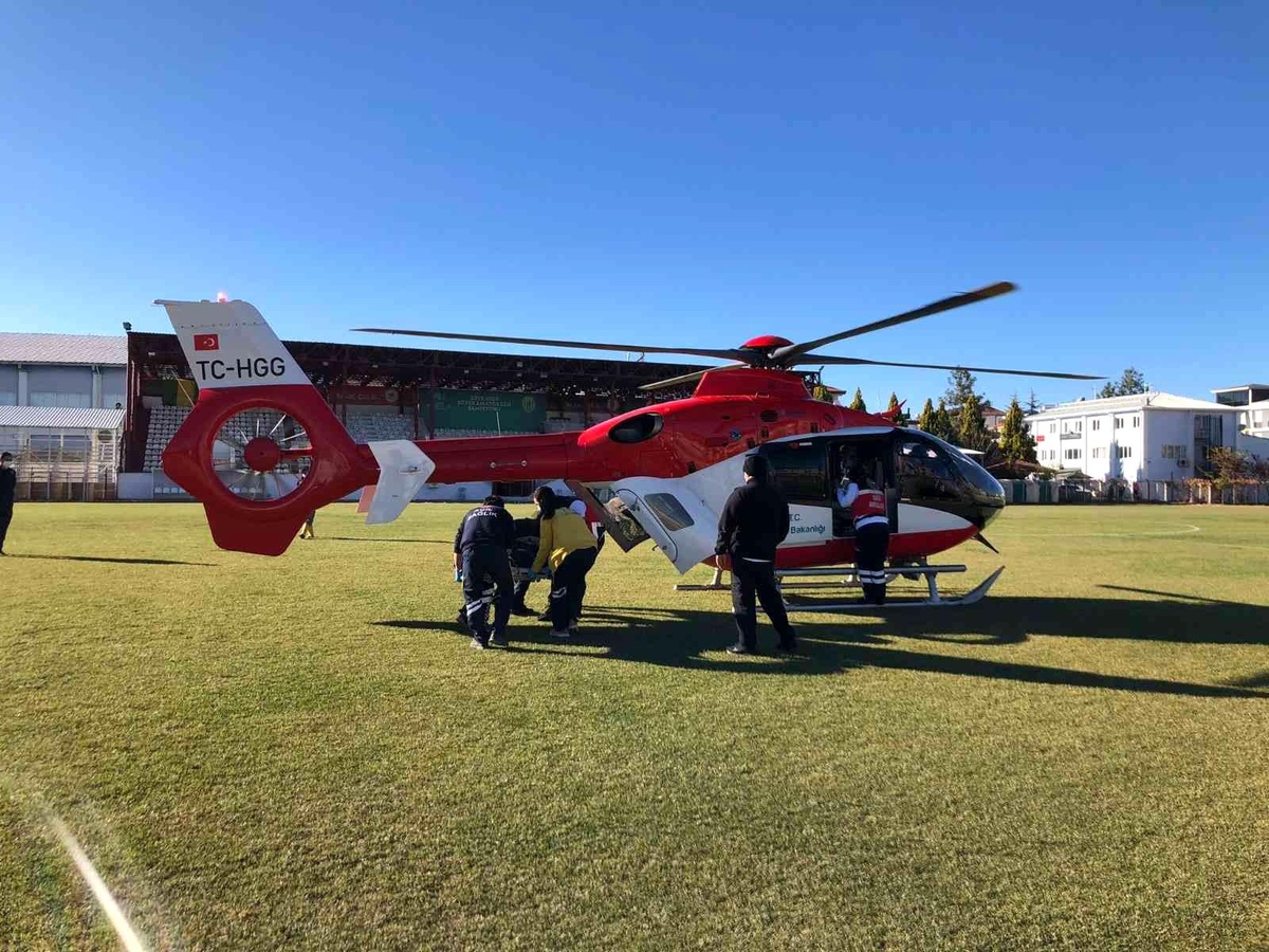 Kalp rahatsızlığı geçiren kadına hava ambulansı desteği