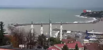 Lodos ve yağmurun ardından Zonguldak Limanı kahverengiye boyandı