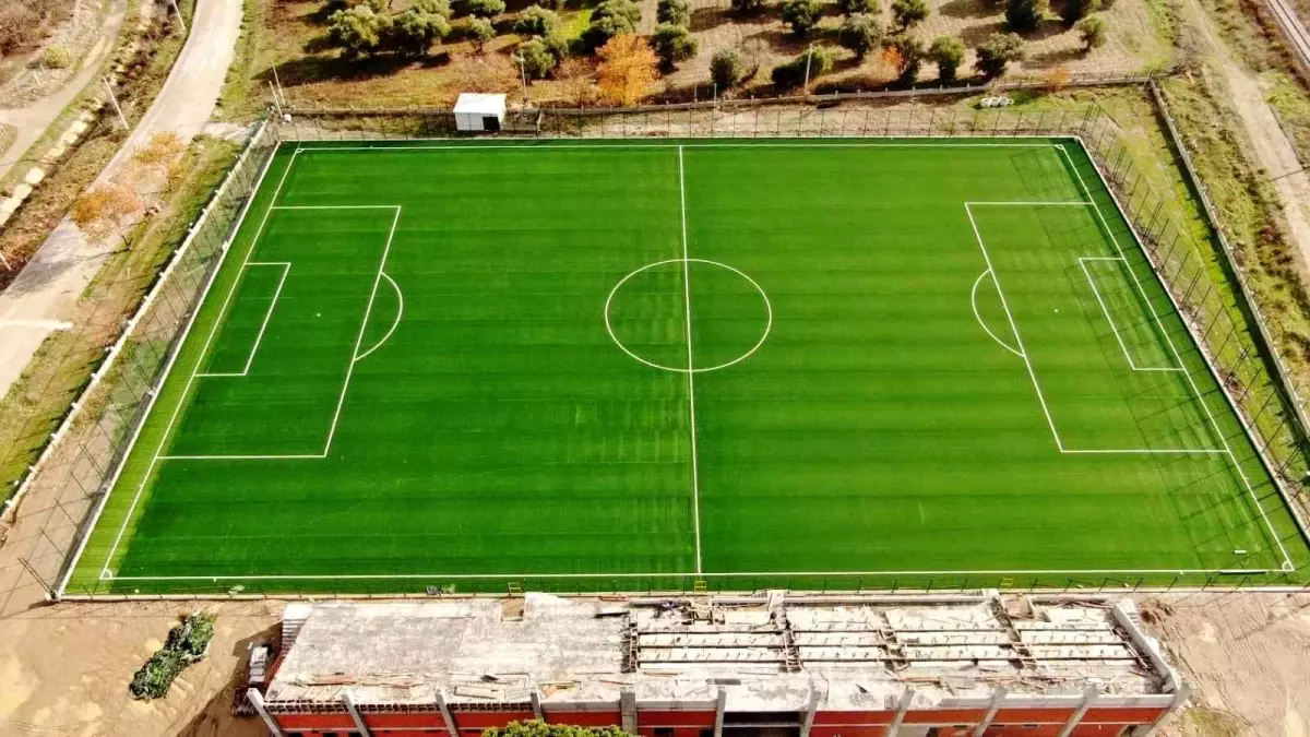 Manisa FİFA standartlarına uygun yeni bir futbol sahasına kavuşuyor