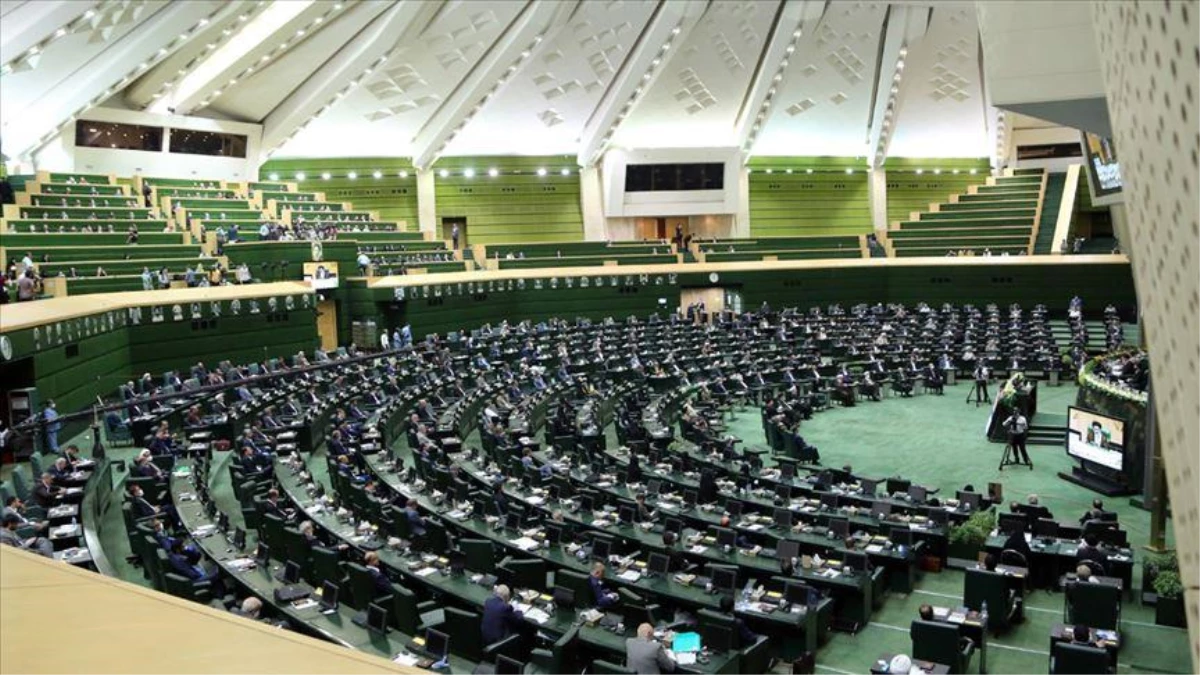 Son Dakika! İran meclisinde yangın! Milletvekilleri tahliye edildi