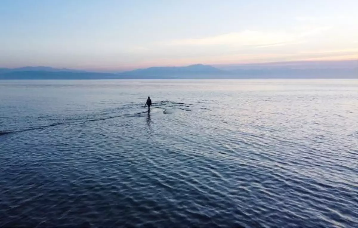 Van Gölü çekildi; öğrenciler 200 metre açığa yürüdü (2)- Yeniden