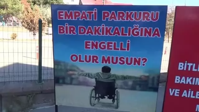 Ahlat'ta engellilerin yaşadığı zorluklara dikkat çekmek için empati parkuru kuruldu