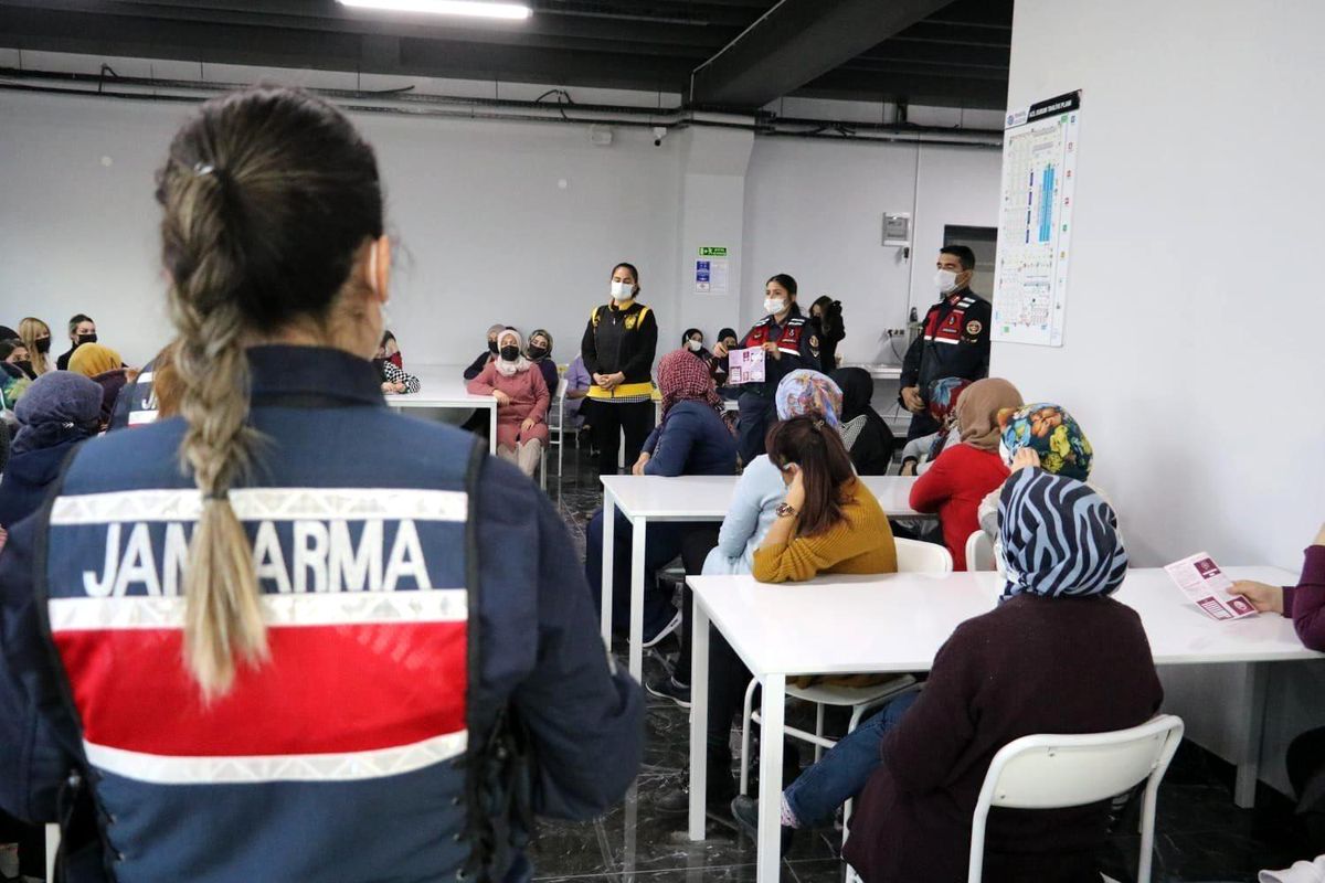 Son dakika haberi | Aksaray\'da polis ve jandarmadan KADES eğitiminde