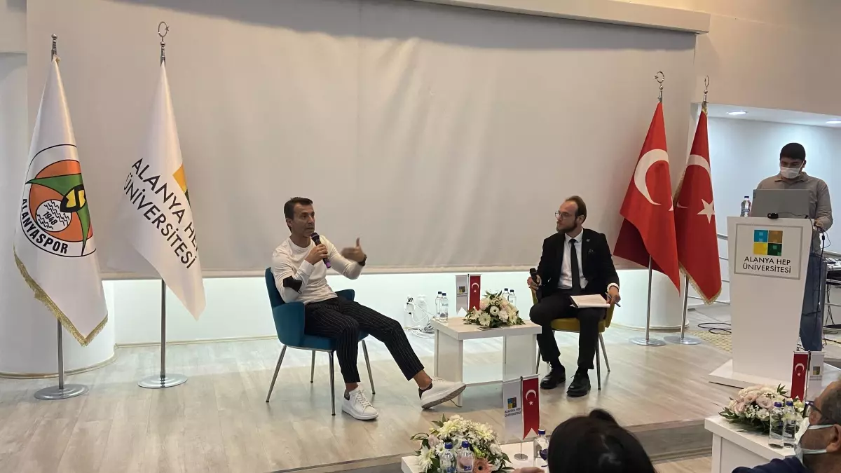 Alanyaspor Teknik Direktörü Korkmaz, üniversitede söyleşiye katıldı