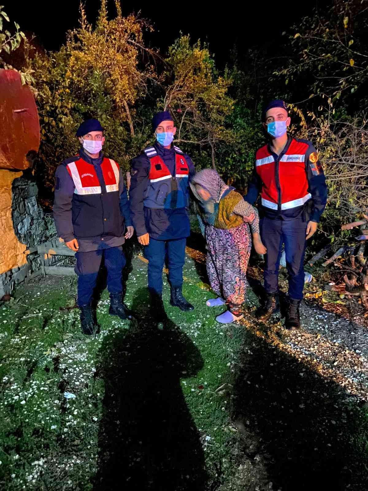 Alzaymır hastası kayıp kadın jandarma tarafından bulundu