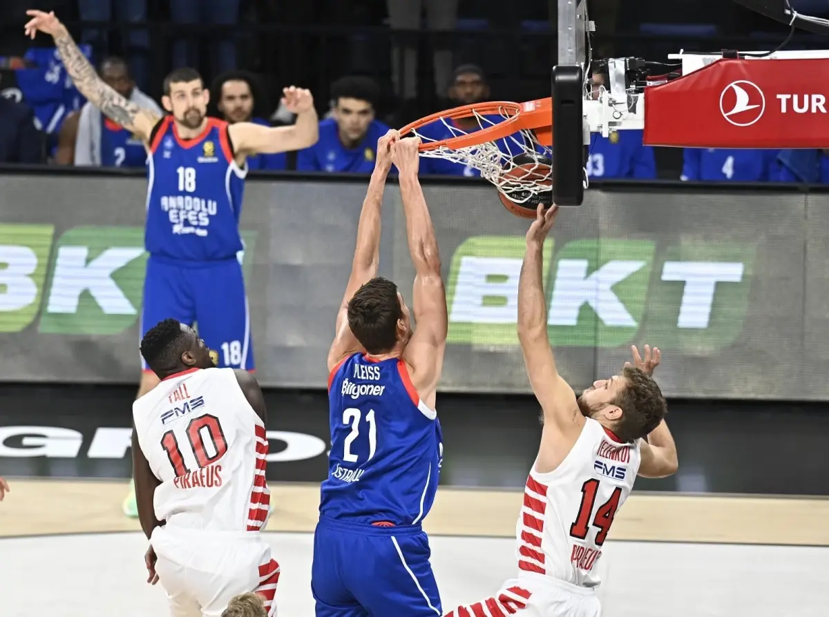 Anadolu Efes\'in konuğu Barcelona