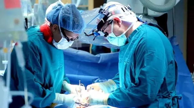 Ameliyatta hastanın yanlış ayağı kesen cerraha para cezası