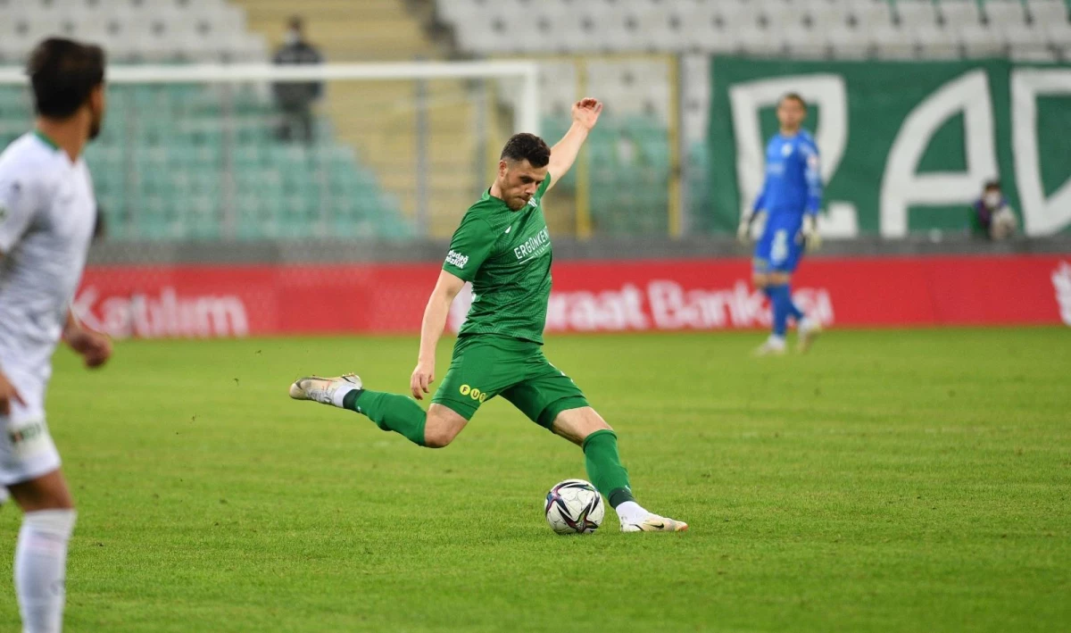 Aykut Akgün Bursaspor\'a veda etti "Bu sene bir şeylerin neden yolunda gitmediğini bir kez daha anlamış oldum"