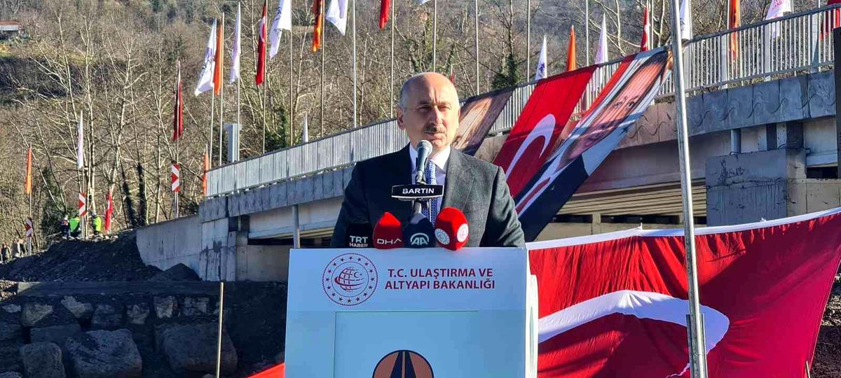 Bakan Karaismailoğlu, "Salt ideoloji siyaseti yapanlar bu ülkeyi hep uçuruma sürüklediler"