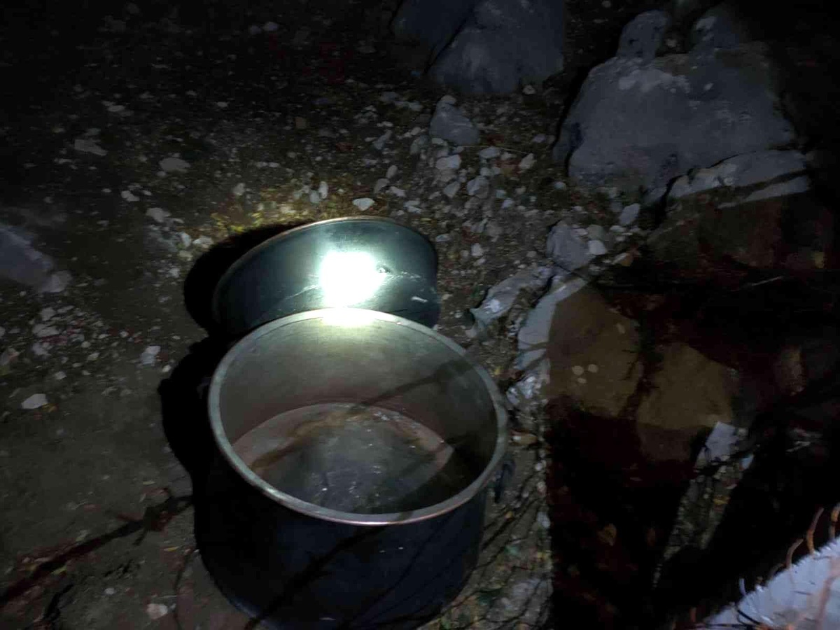 Bakır eşya hırsızları jandarmaya yakalandı