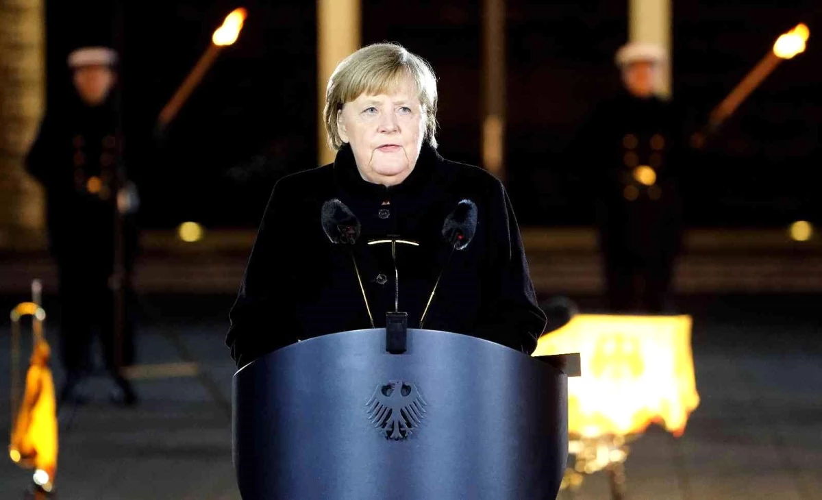 Başbakanlığı devredecek olan Merkel\'e Alman ordusundan veda töreni