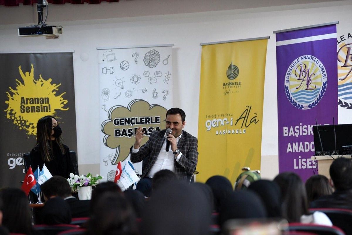 Başkan Özlü, öğrencilere tecrübelerini anlattı