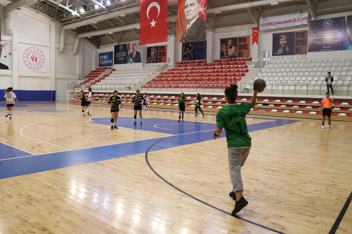 Batman\'da okul sporları müsabakaları başladı