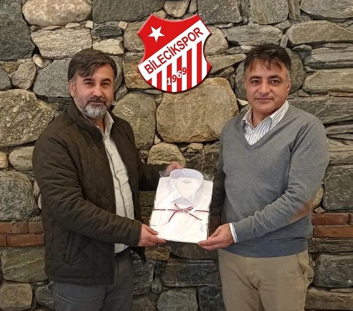 Bilecikspor logosu baskılı gömlekler artık satışta