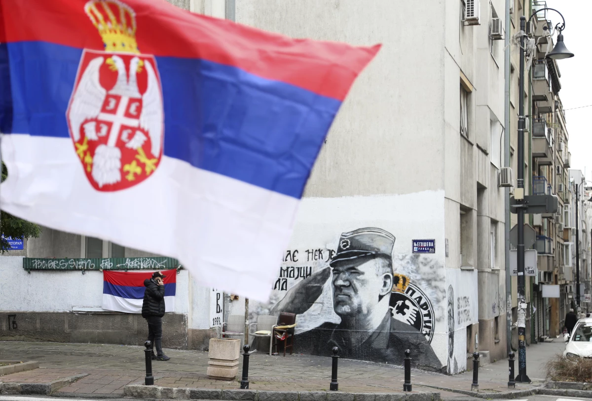 "Bosna Kasabı" Mladic\'in Sırbistan\'daki duvar resimleri protestolara rağmen kaldırılmadı