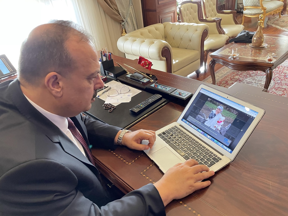 Bursa Valisi Canbolat AA\'nın "Yılın Fotoğrafları" oylamasına katıldı