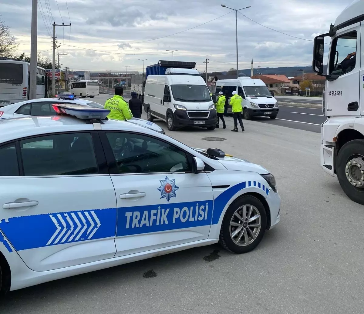 Ekipler Bolu dağı çıkışında kış lastiği uygulaması yaptı