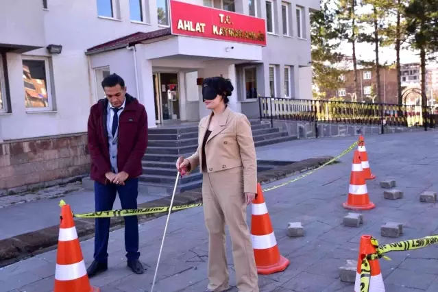 Ahlat'ta engellilerin yaşadığı zorluklara dikkat çekmek için empati parkuru kuruldu