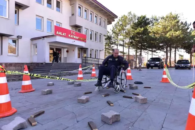 Ahlat'ta engellilerin yaşadığı zorluklara dikkat çekmek için empati parkuru kuruldu