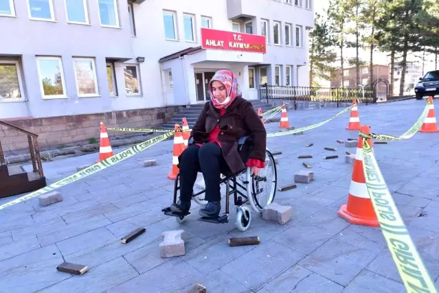 Ahlat'ta engellilerin yaşadığı zorluklara dikkat çekmek için empati parkuru kuruldu