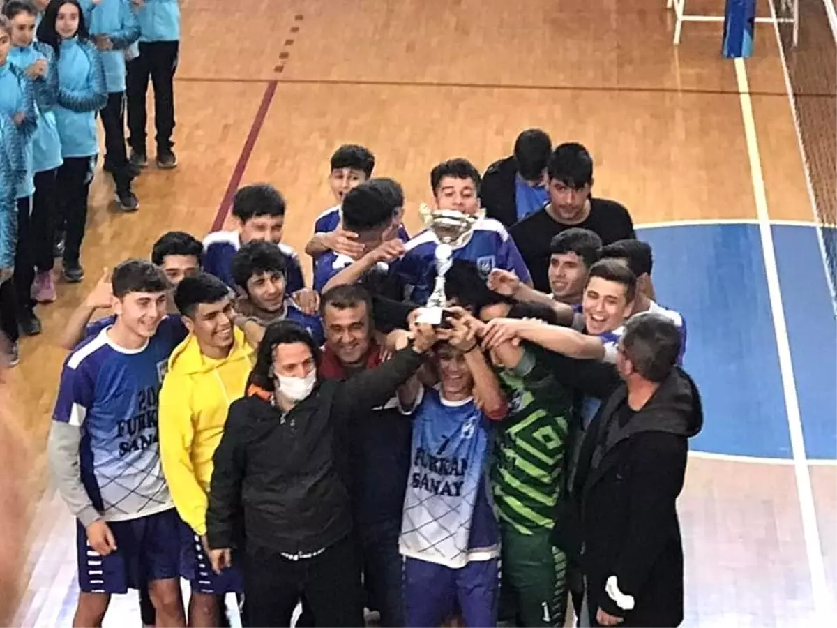 Genç Erkekler Futbol ve Yıldız Kızlar Voleybol Şampiyonası