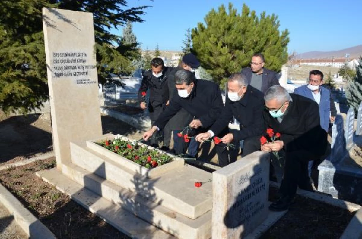Halk ozanı Muharrem Ertaş, mezarı başında anıldı