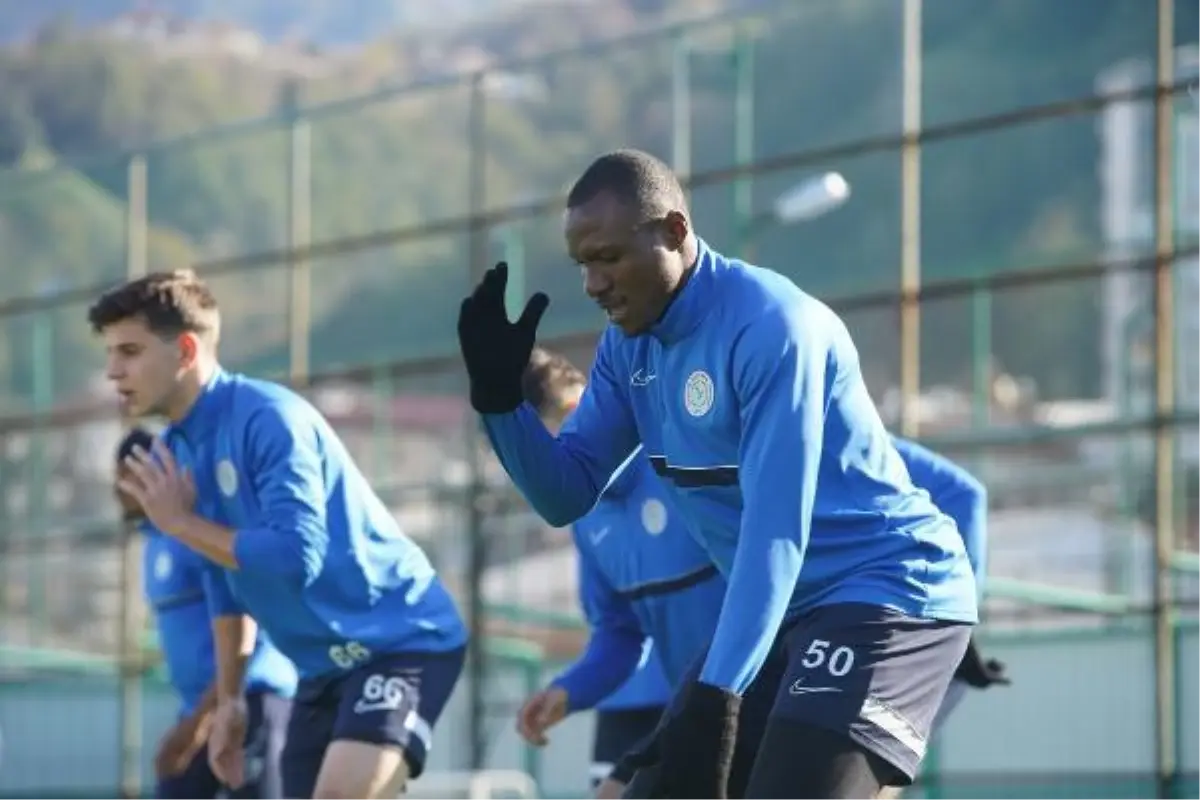 Hamzaoğlu: Fenerbahçe\'ye karşı en iyi şekilde oynayıp, iyi bir puanla döneriz